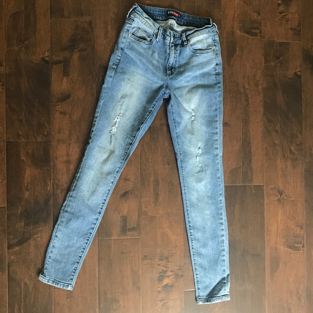 JustFab Distressed Skinny Jeans size 27